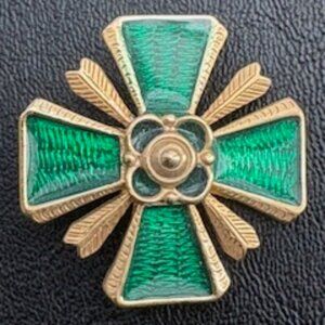 Gold tone Maltese cross brooch-Green enamel